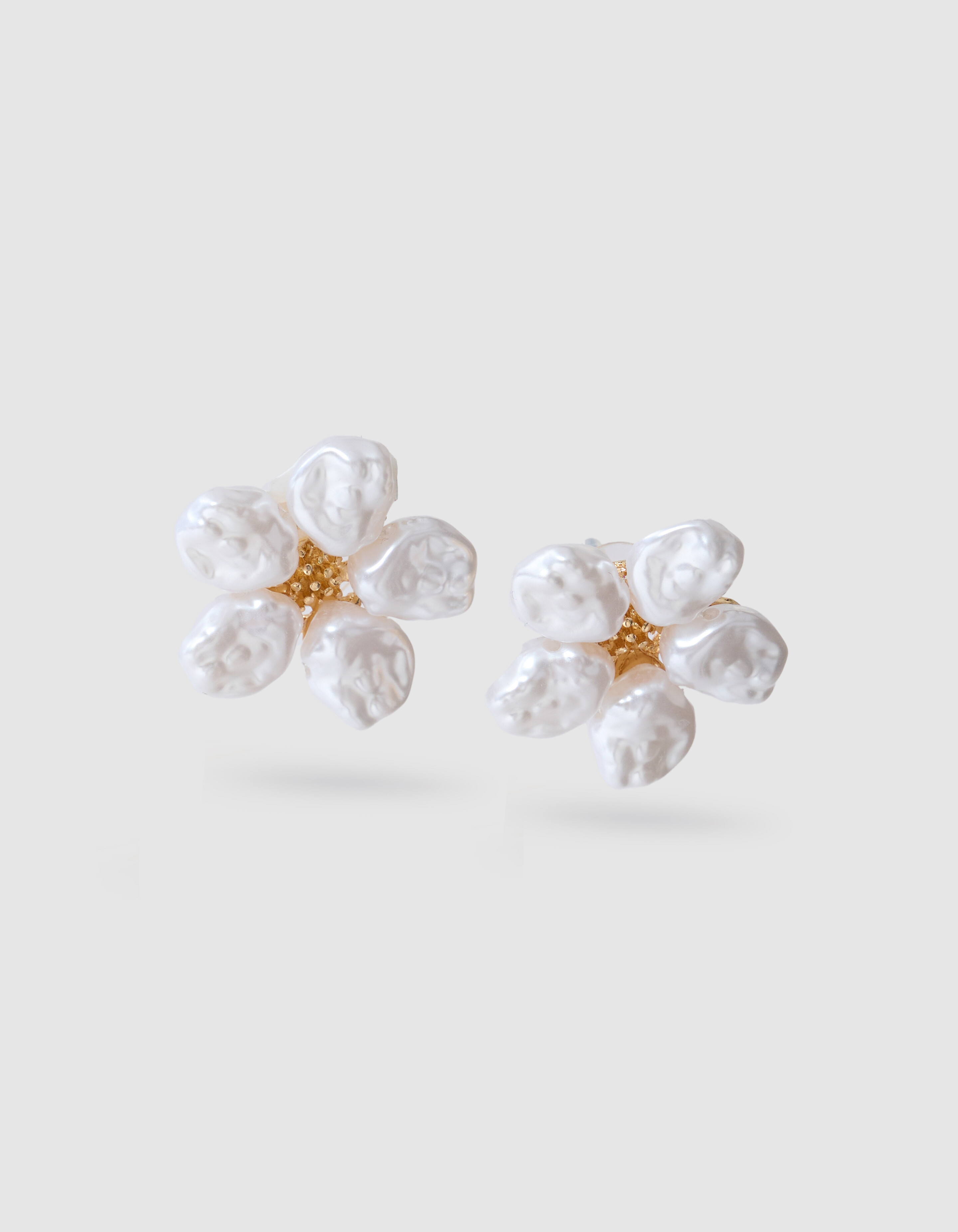 Parel Bloem Oorbellen Gebroken Wit SHOEBY ACCESSOIRES
