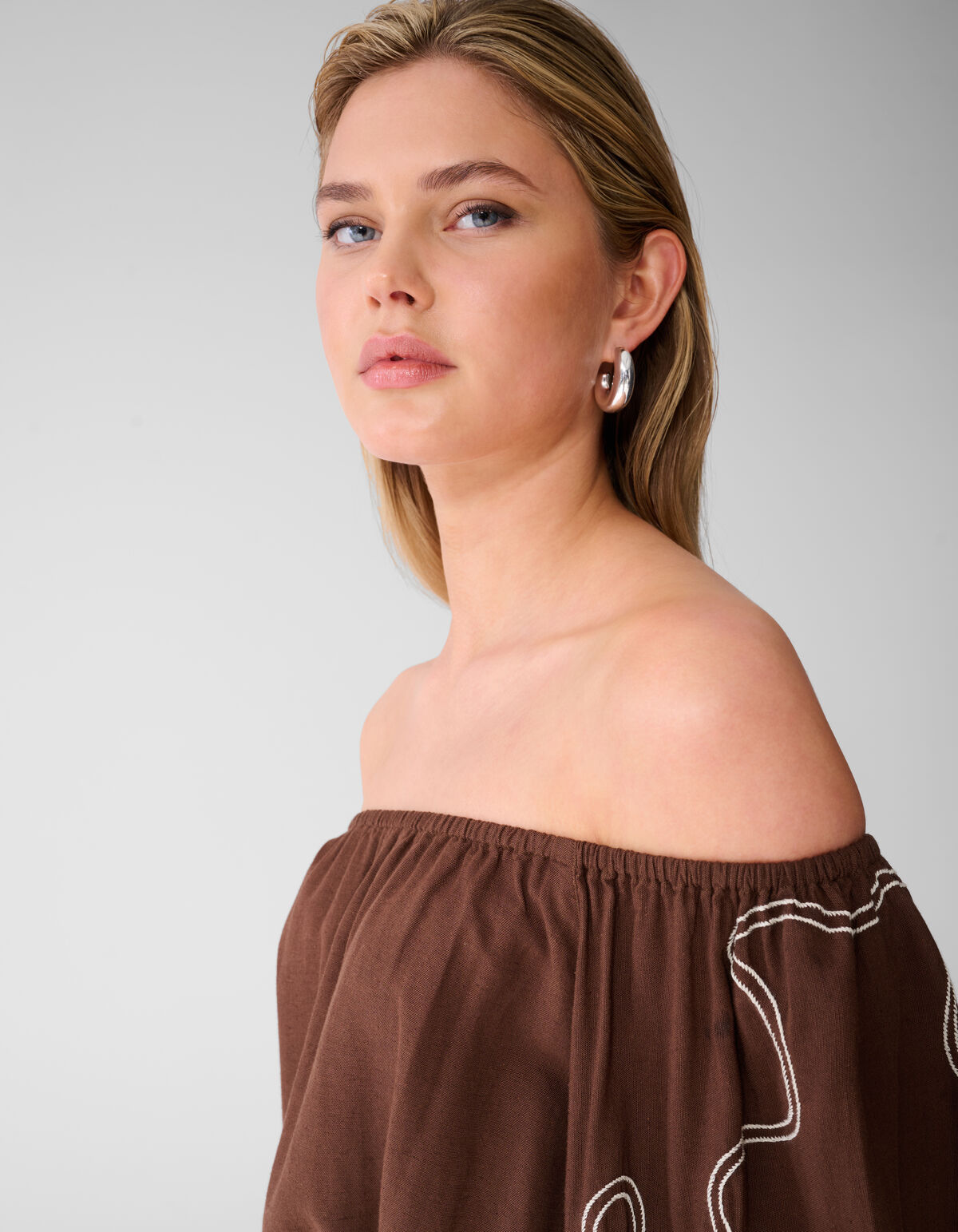 Embroidery Off Shoulder Top Bruin SHOEBY WOMEN