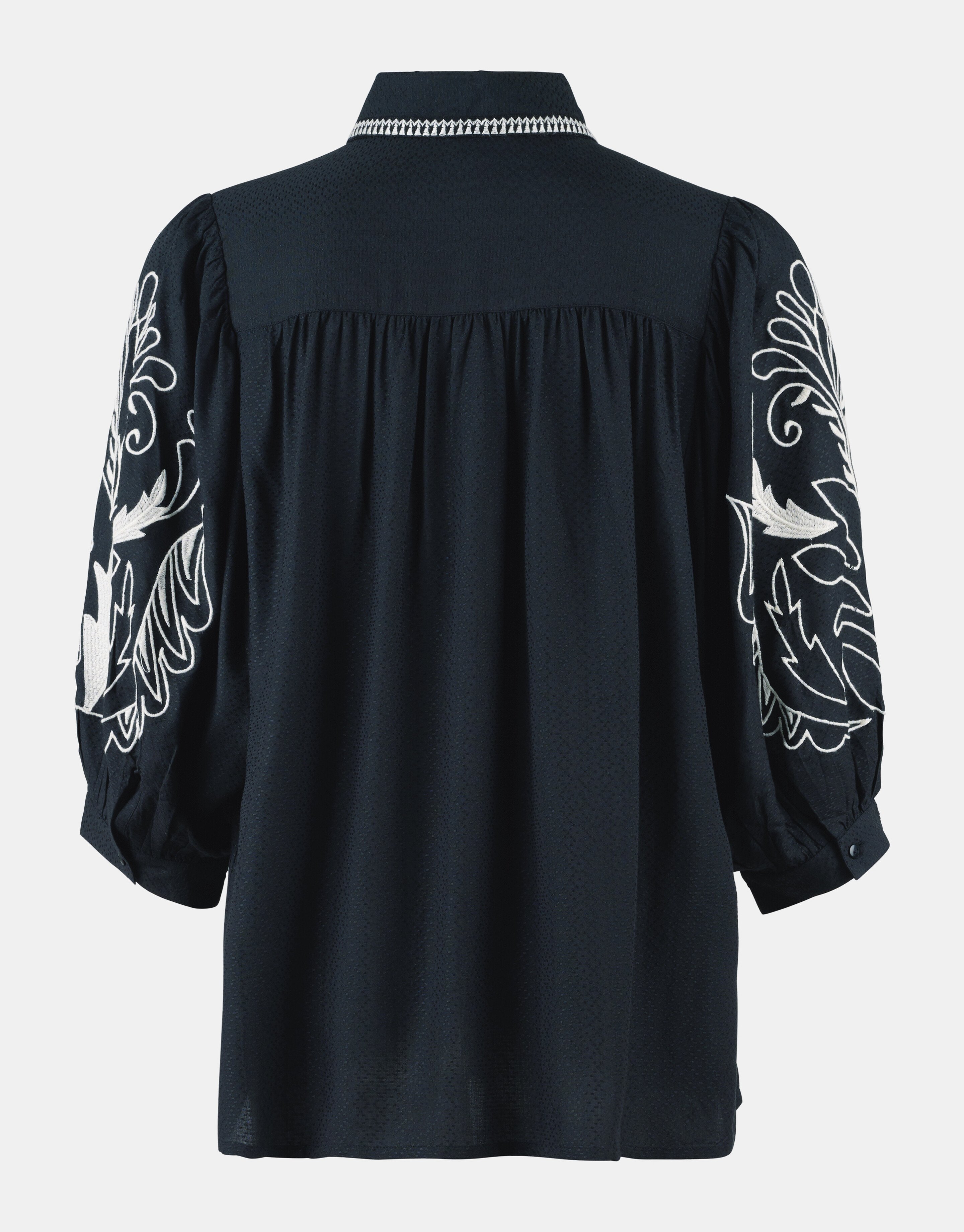 Dobbie Embroidery Blouse EKSEPT