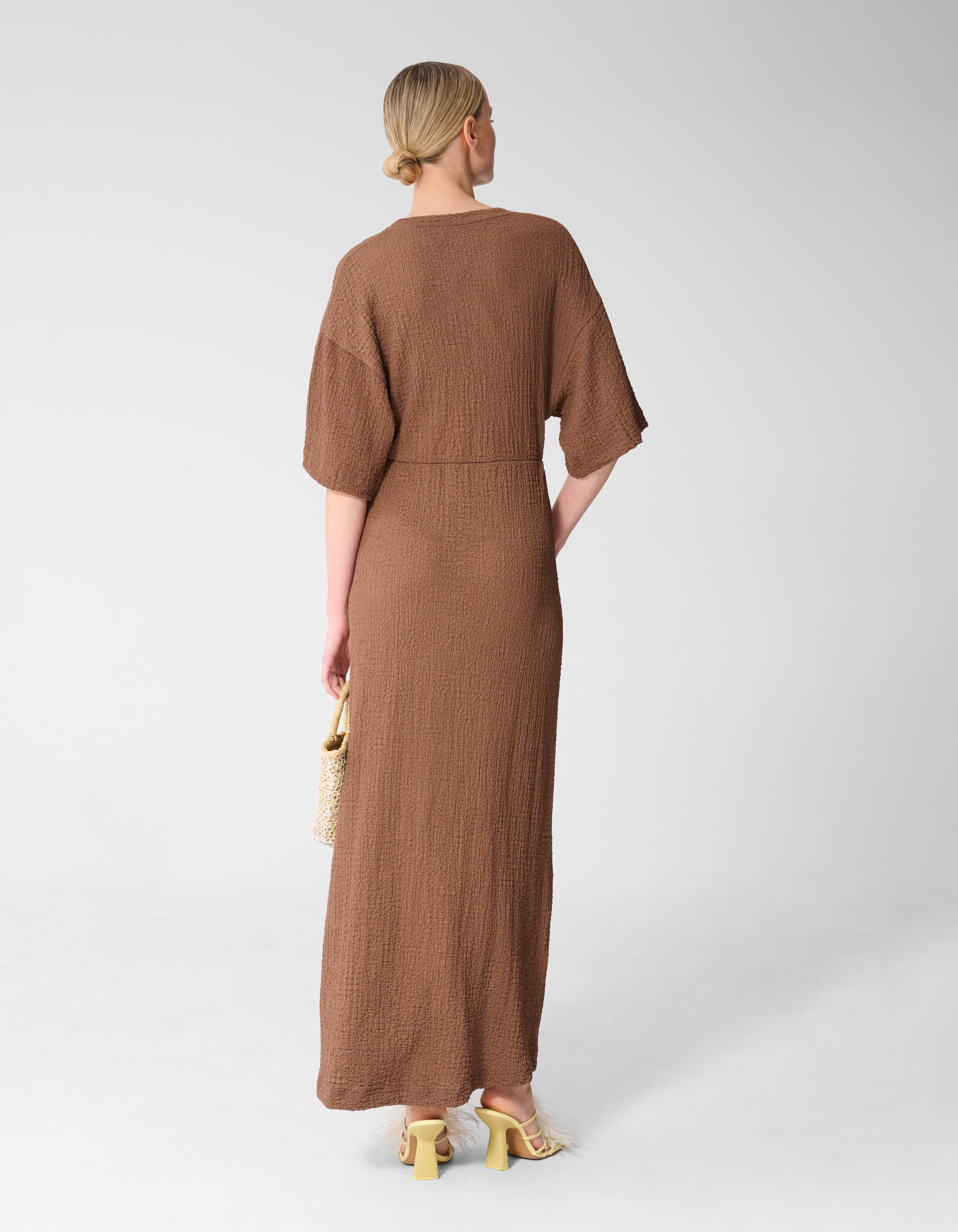 Organic Crinkle Maxi Jurk Bruin SHOEBY WOMEN