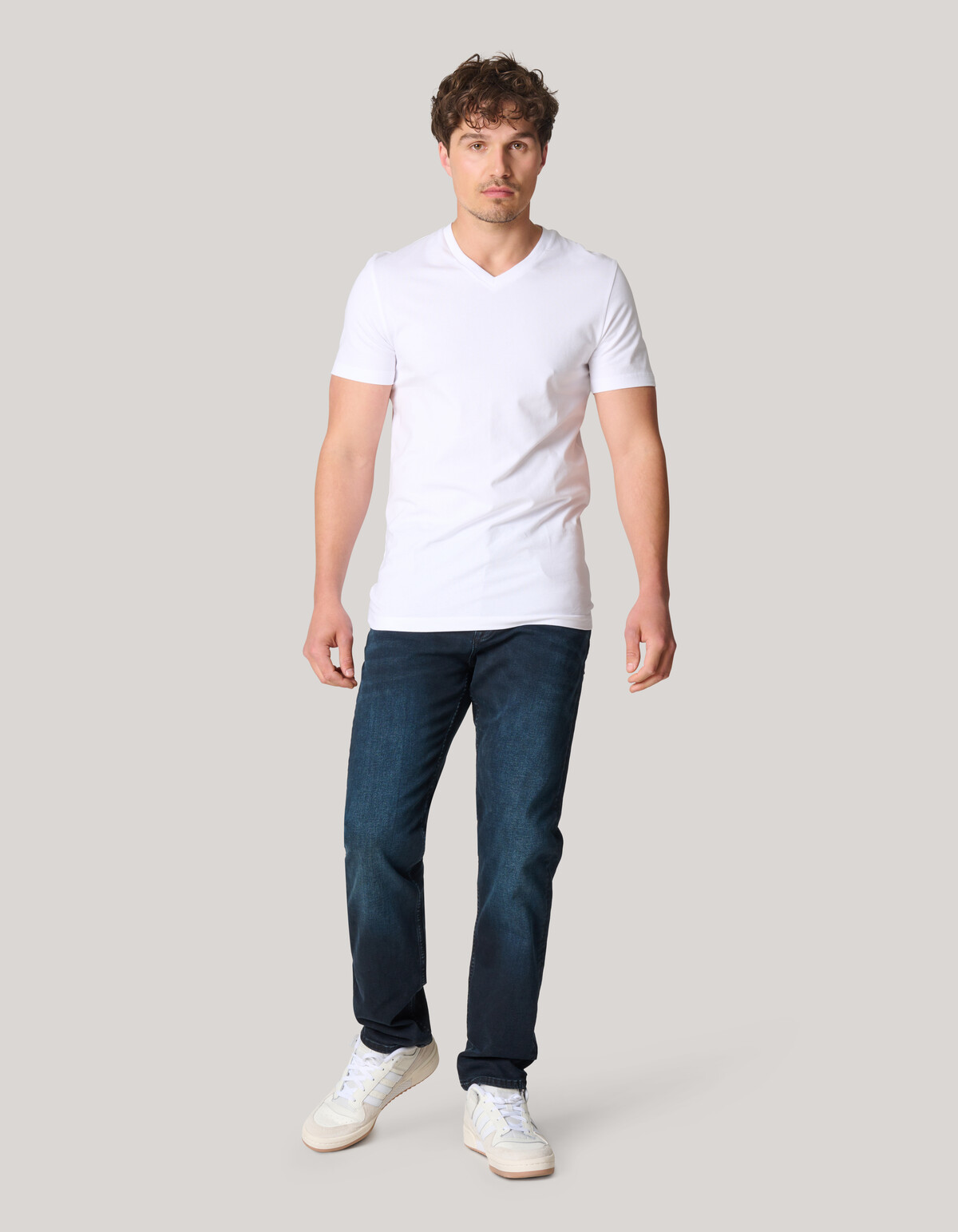 Lewis Straight Blue/Black Jeans L32 Refill