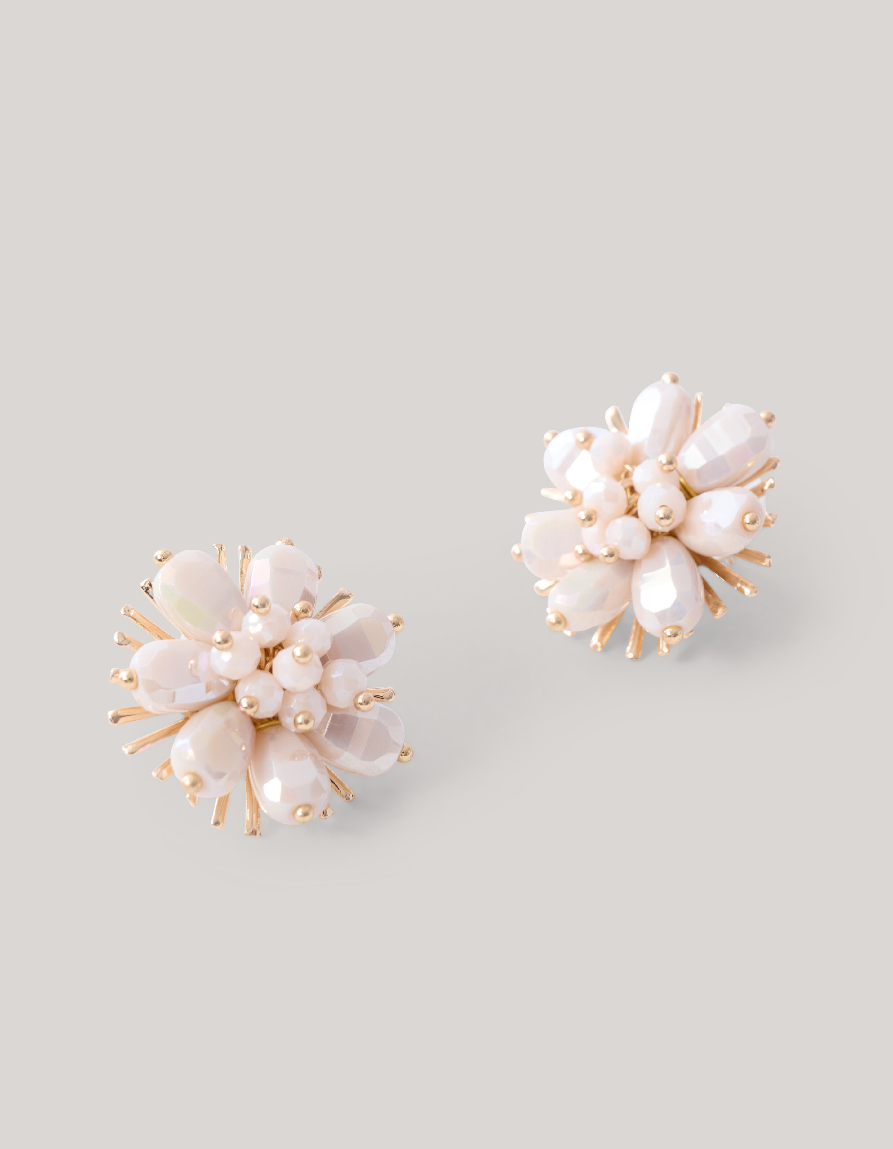 Beaded Flower Oorbellen Gebroken Wit SHOEBY ACCESSOIRES