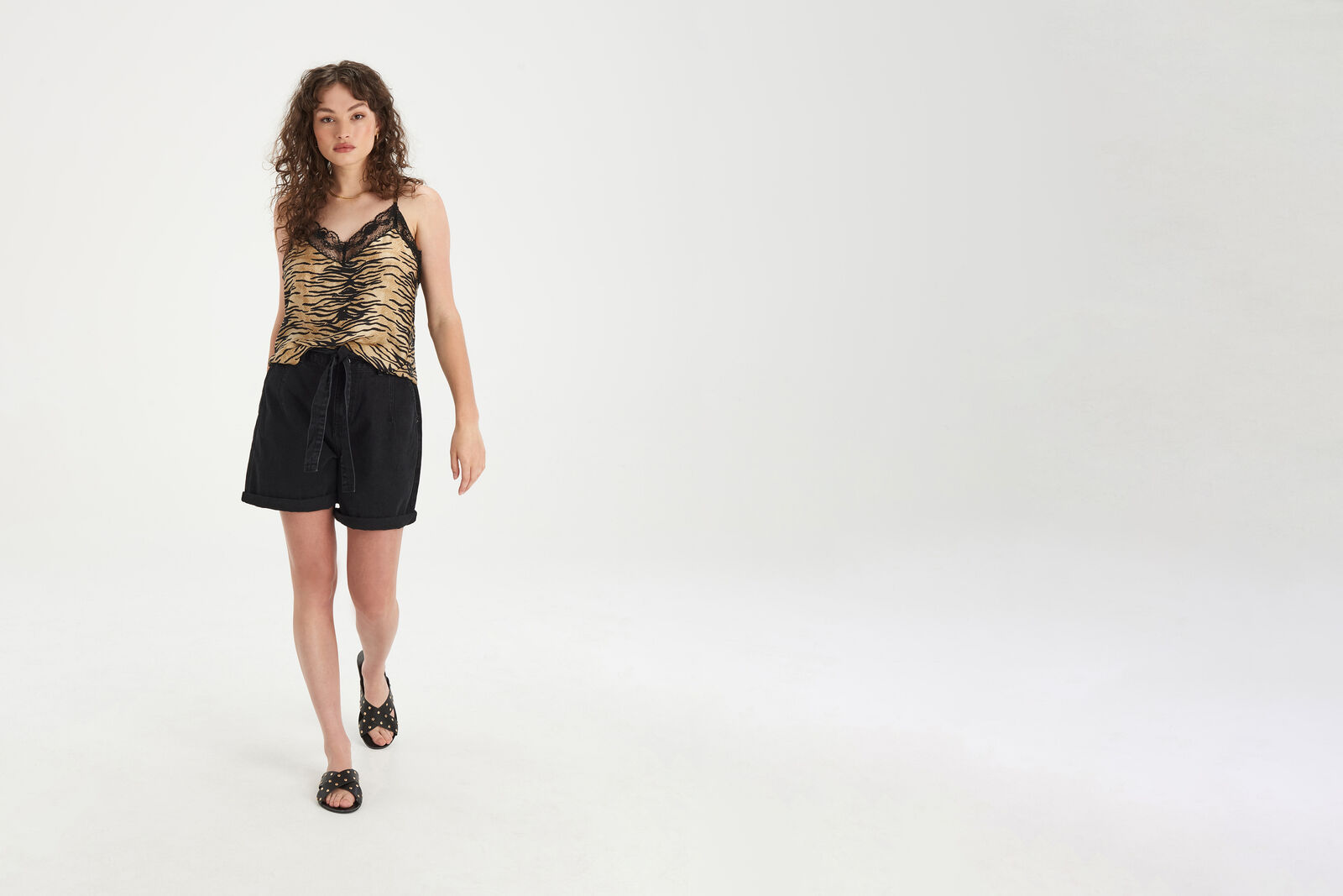 Lynn Singlet
