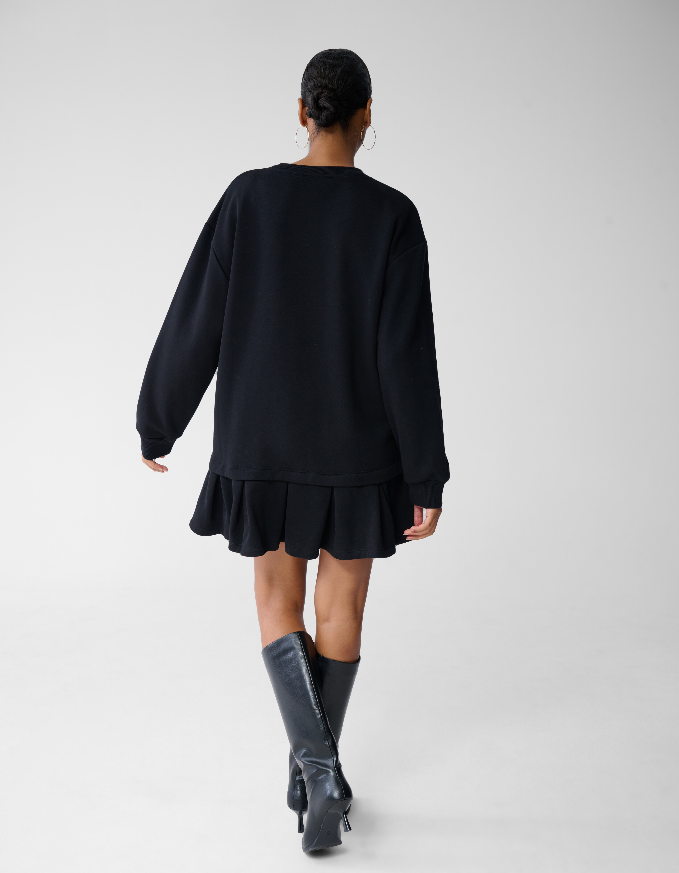 Oversized Sweat Ruffle Jurk Zwart By Fred SHOEBY WOMEN