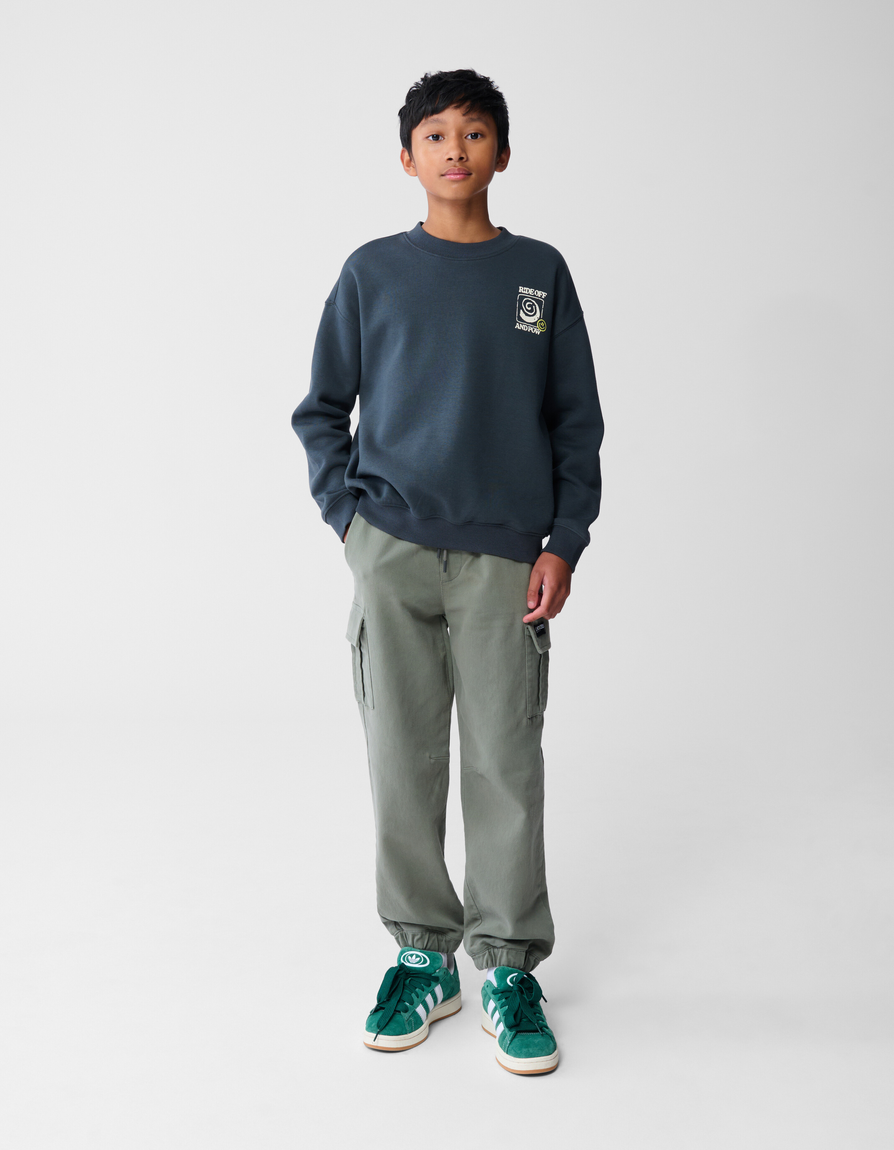 Pow Artwork Sweater Donkergroen SHOEBY BOYS