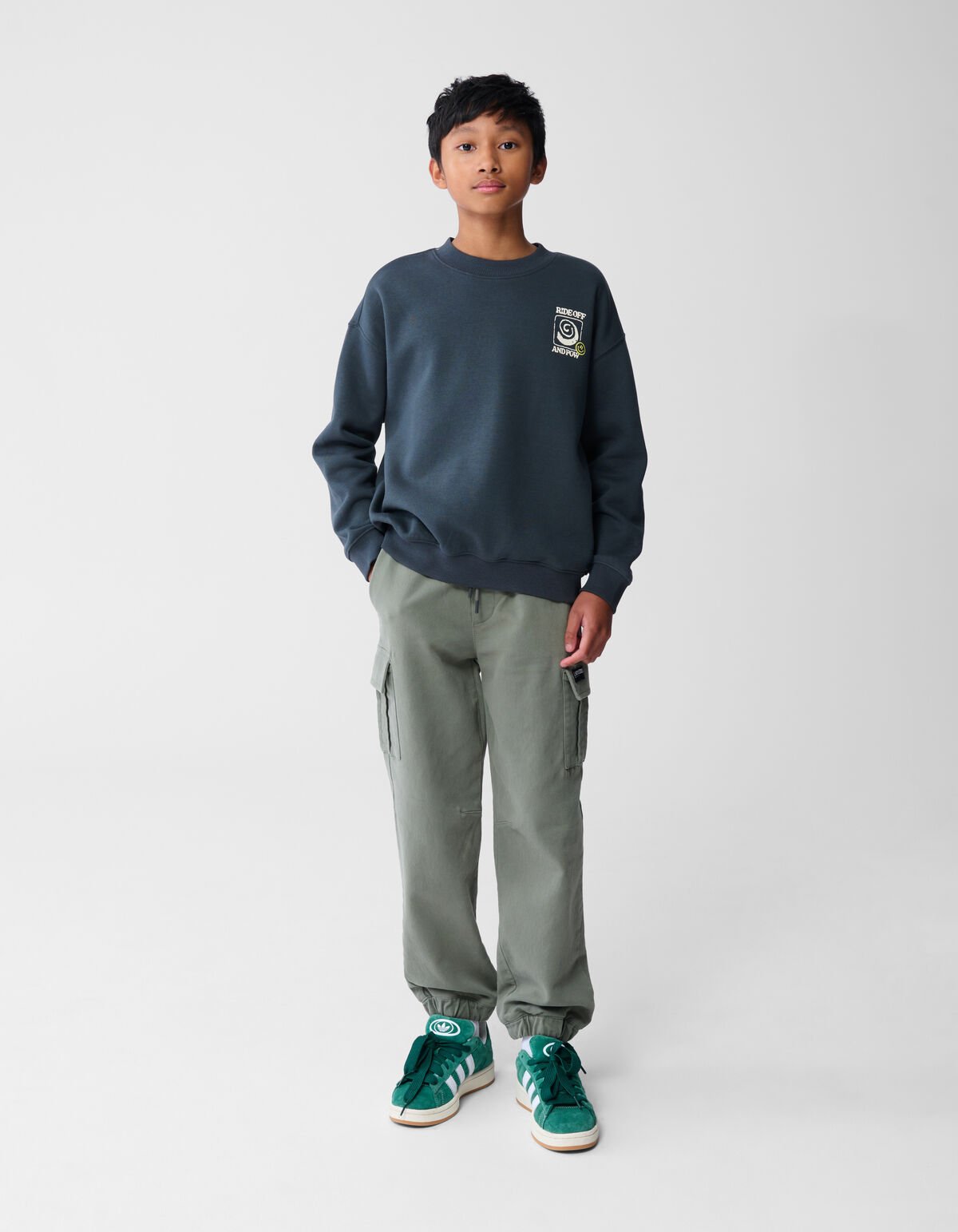 Pow Artwork Sweater Donkergroen SHOEBY BOYS