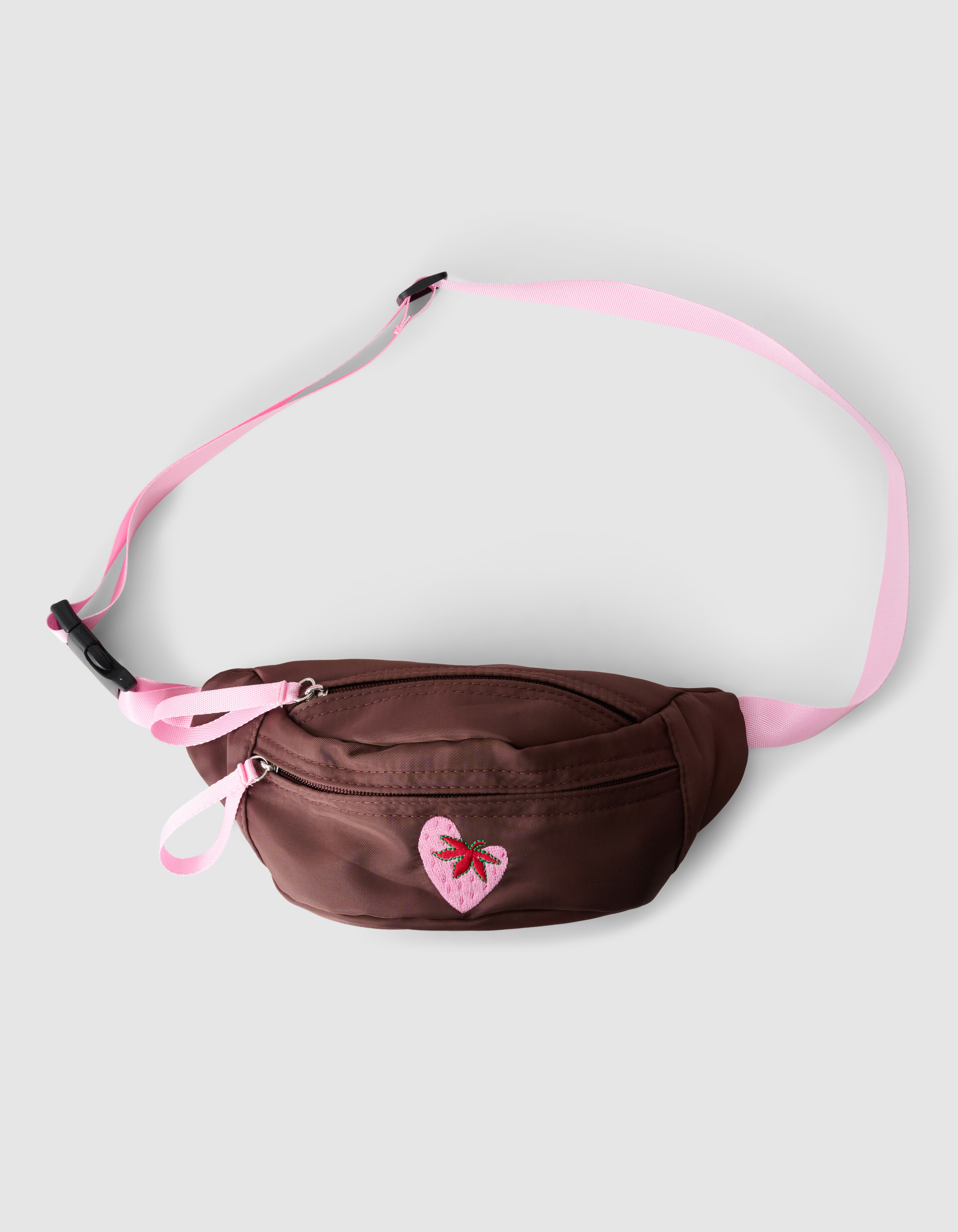 Strawberry Embroidery Crossbody Tas Bruin SHOEBY ACCESSOIRES