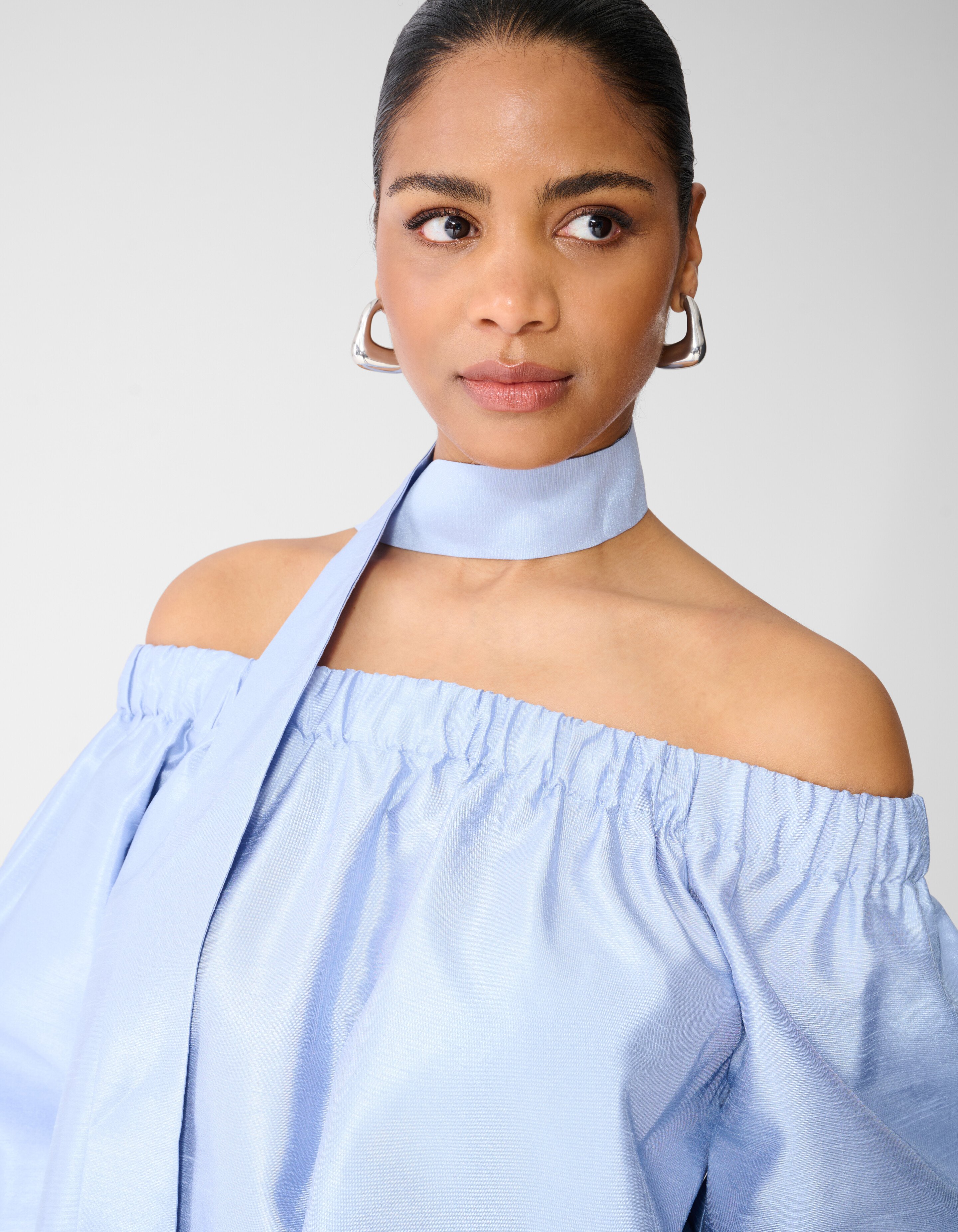 Shiny Off Shoulder Mini Jurk Lichtblauw SHOEBY WOMEN