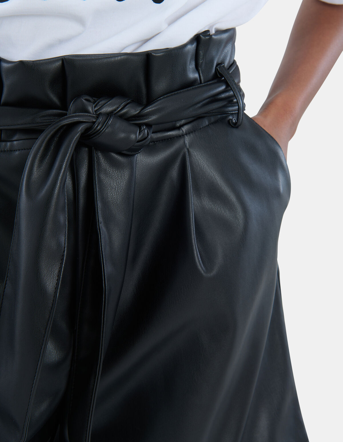 Vegan Leren Paperbag Short Zwart EKSEPT