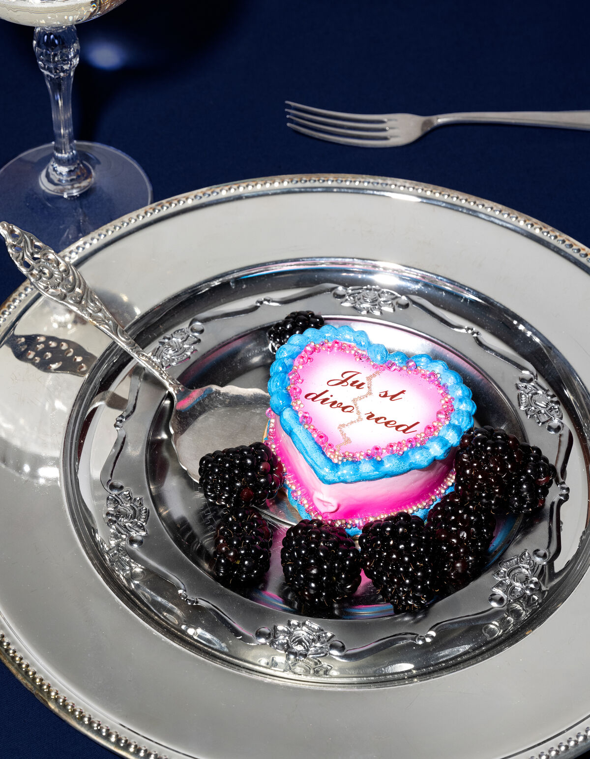 Just Divorced Kerstbal Roze By Fred SHOEBY ACCESSOIRES