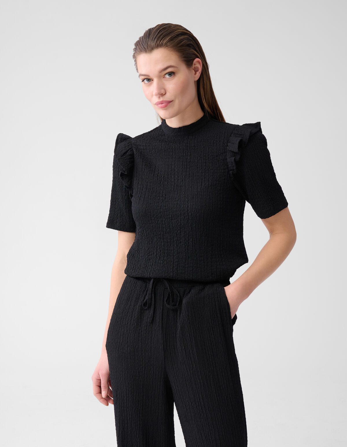 Crinkle Ruffle Top Zwart SHOEBY WOMEN