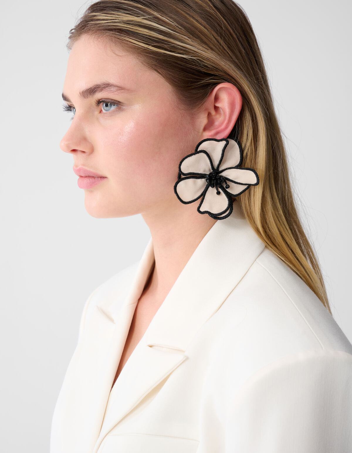 Bloem Oorbellen Zwart/Wit SHOEBY ACCESSOIRES