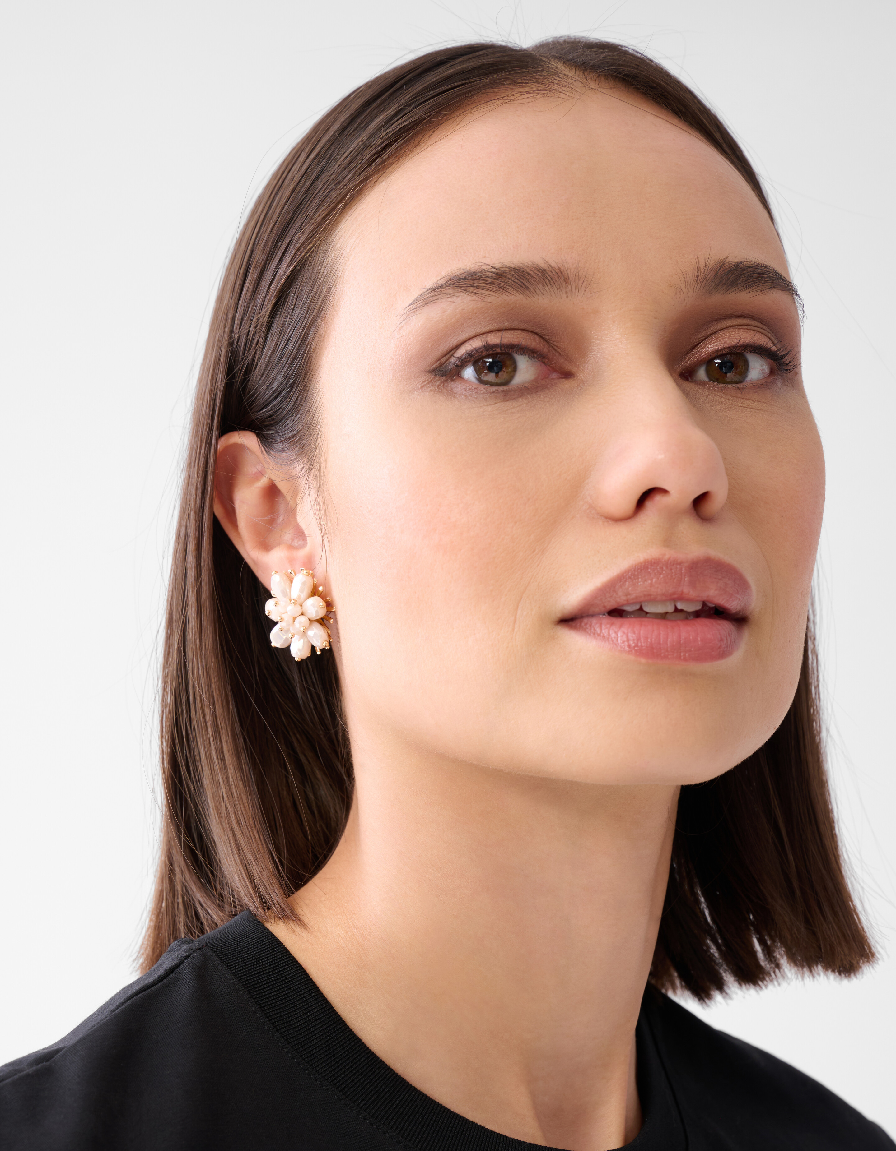 Beaded Flower Oorbellen Gebroken Wit SHOEBY ACCESSOIRES