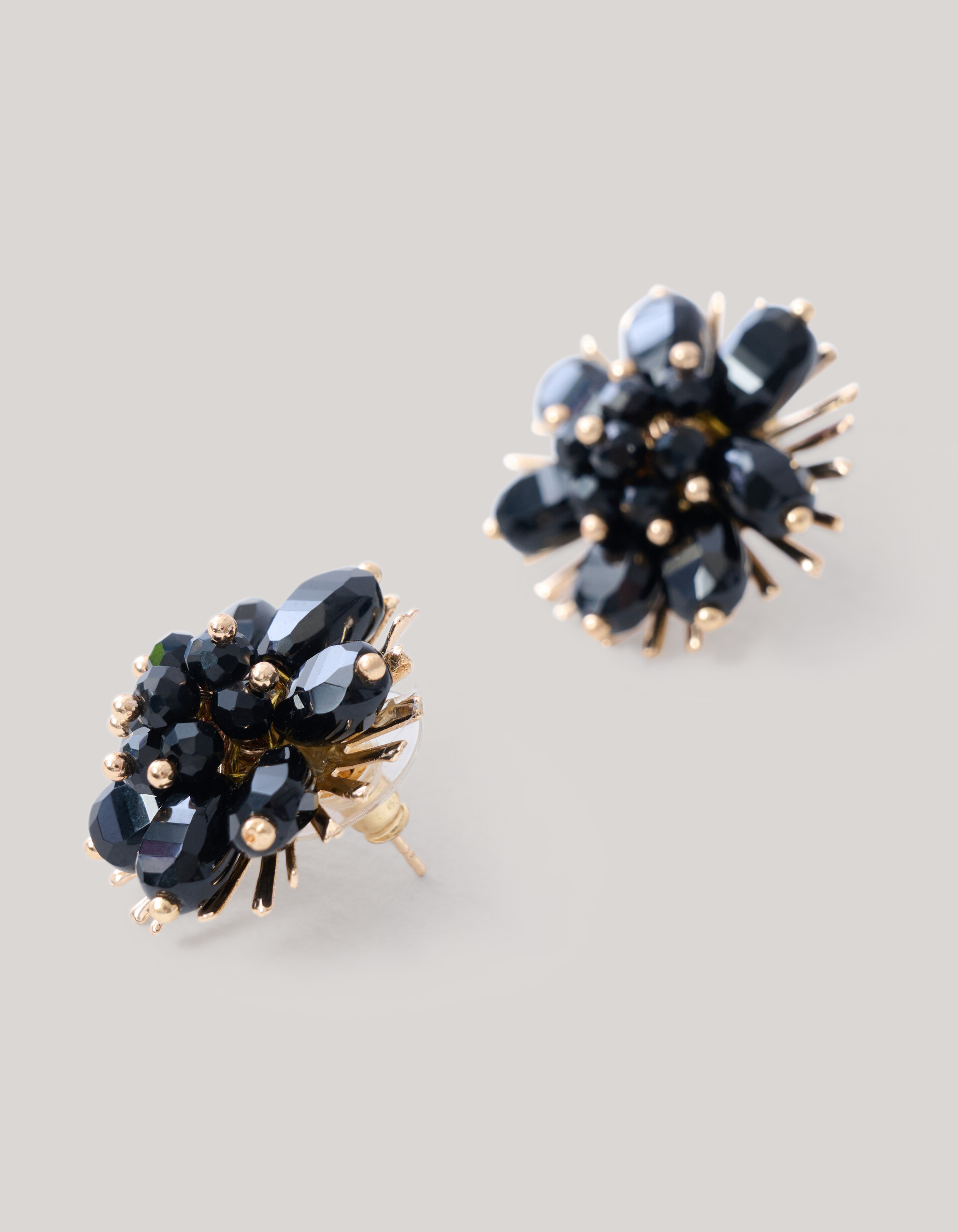 Beaded Flower Oorbellen Zwart SHOEBY ACCESSOIRES
