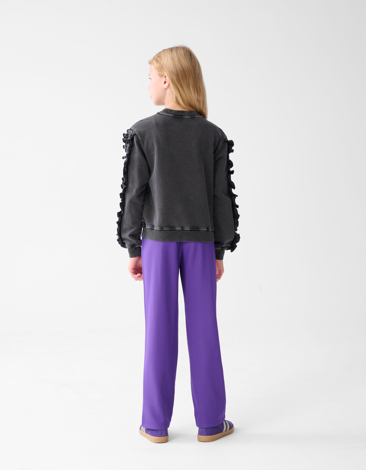 Ruffle Embroidery Sweater Donkergrijs SHOEBY GIRLS