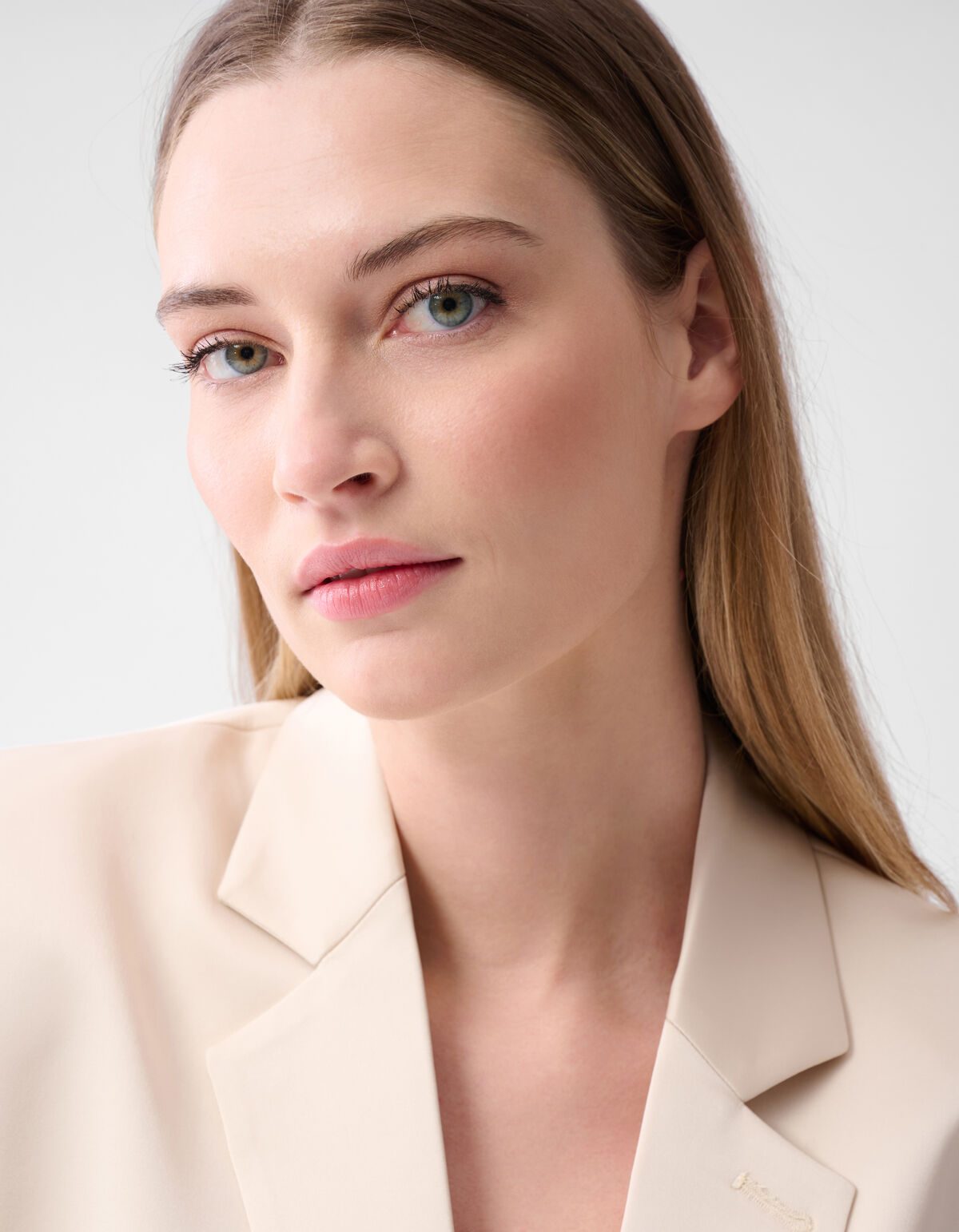 Satijnen Oversized Blazer Gebroken Wit By Lonneke SHOEBY WOMEN