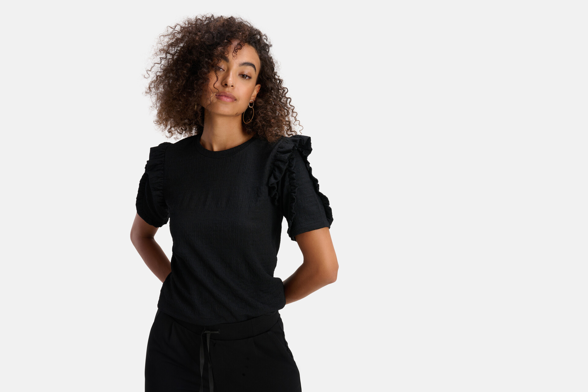 Crinkle Ruffle Top Zwart SHOEBY WOMEN