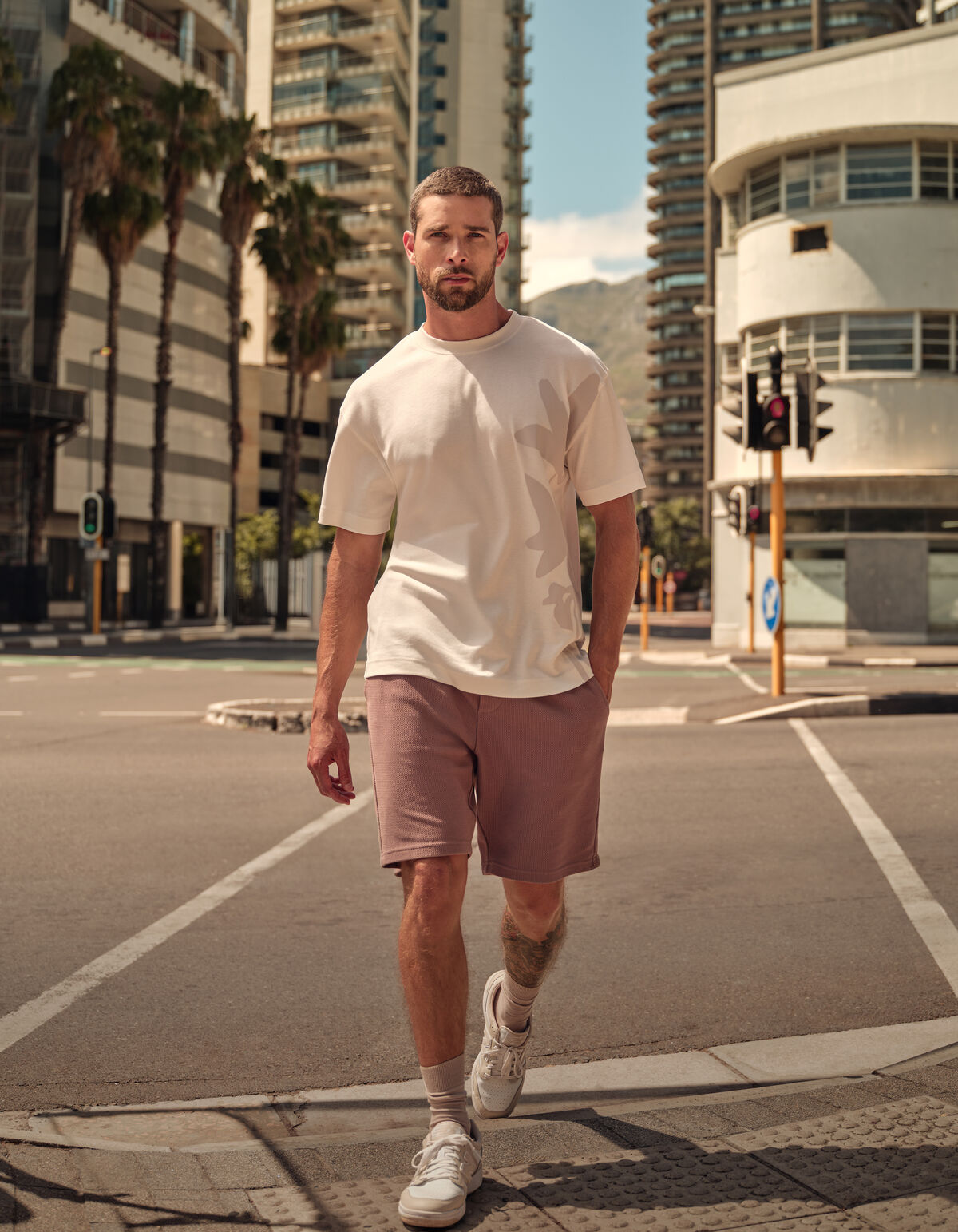 Flower Artwork T-shirt Gebroken Wit SHOEBY MEN