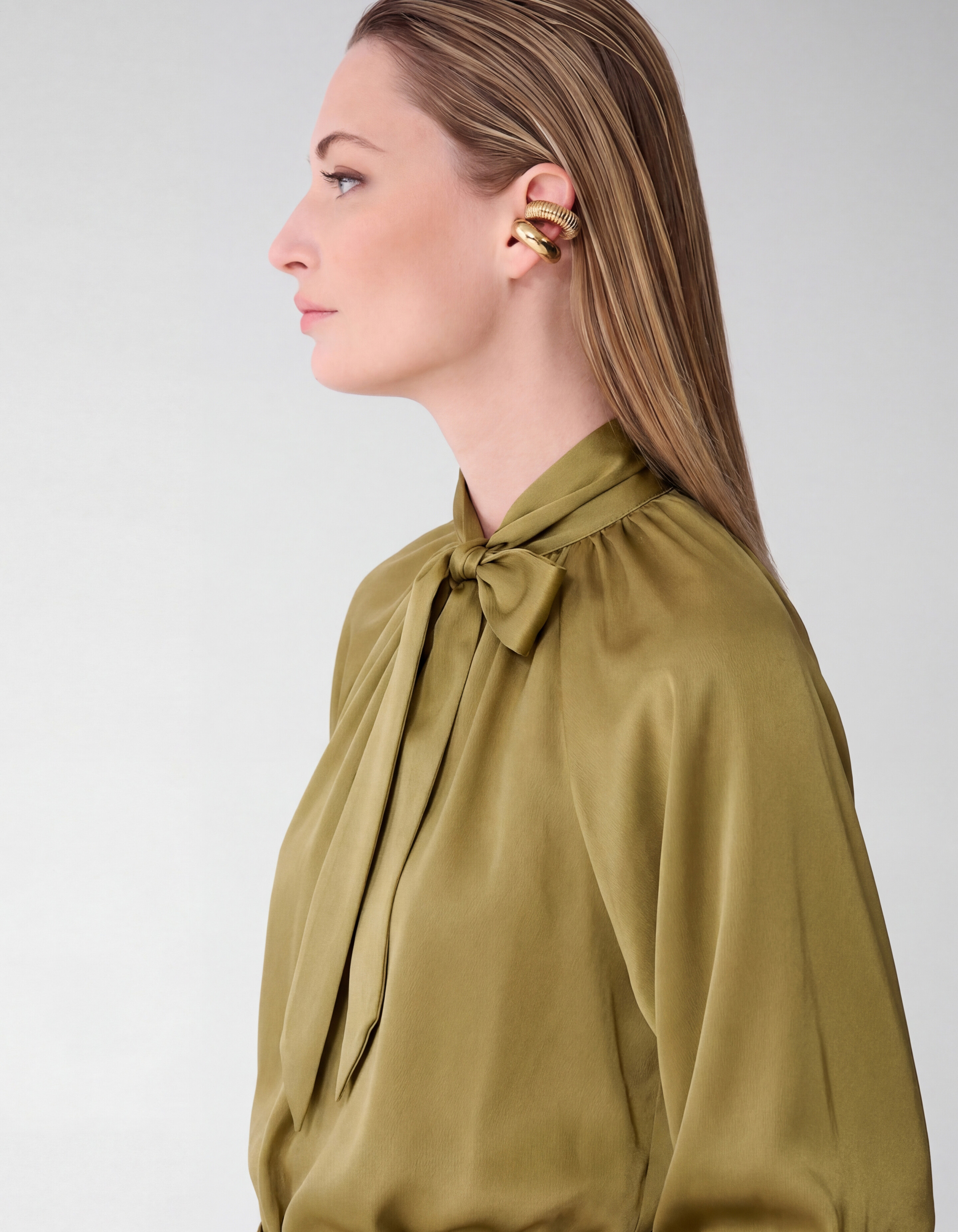 Satijnen Strik Blouse Groen By Fred SHOEBY WOMEN