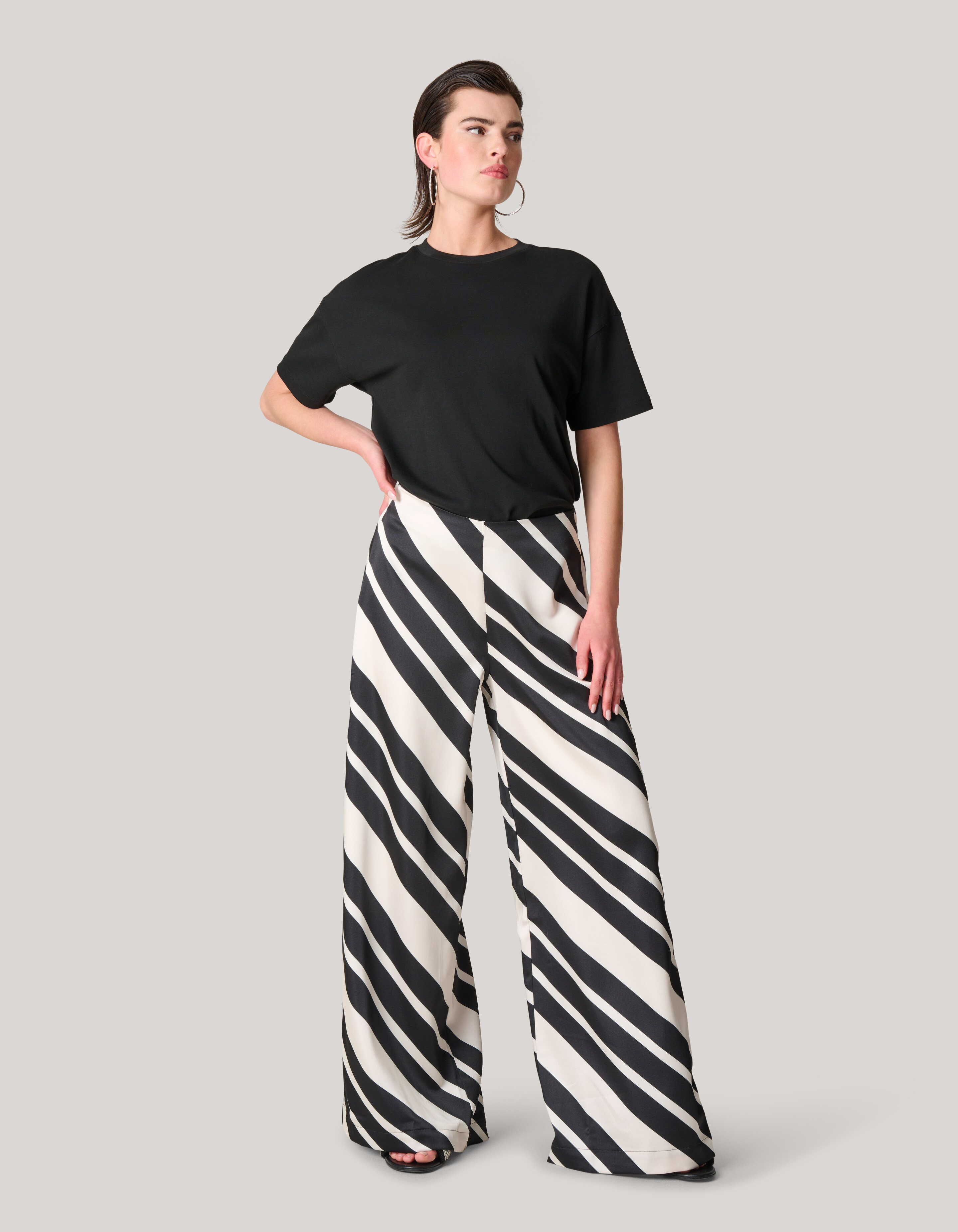Gestreepte Satijnen Palazzo Broek Zwart/Wit SHOEBY WOMEN