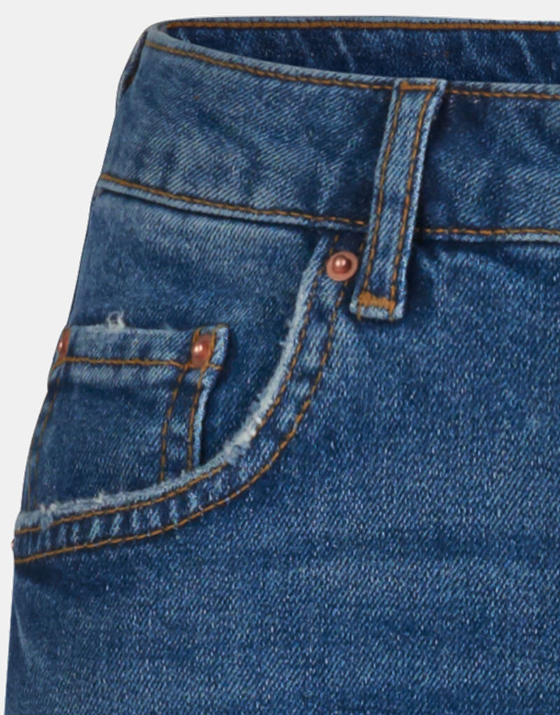 Leah Mom Short