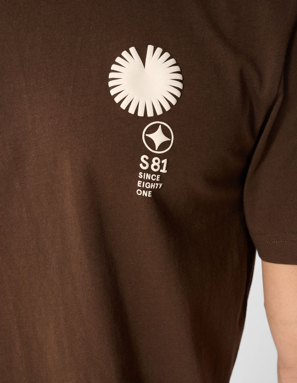 Radar Artwork T-shirt Donkerbruin SHOEBY MEN