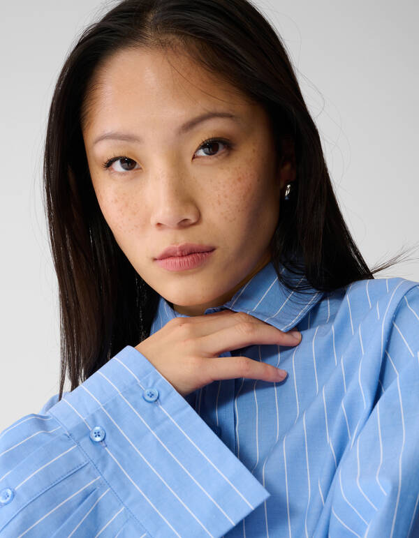 Poplin Pinstripe Artwork Blouse Blauw SHOEBY WOMEN