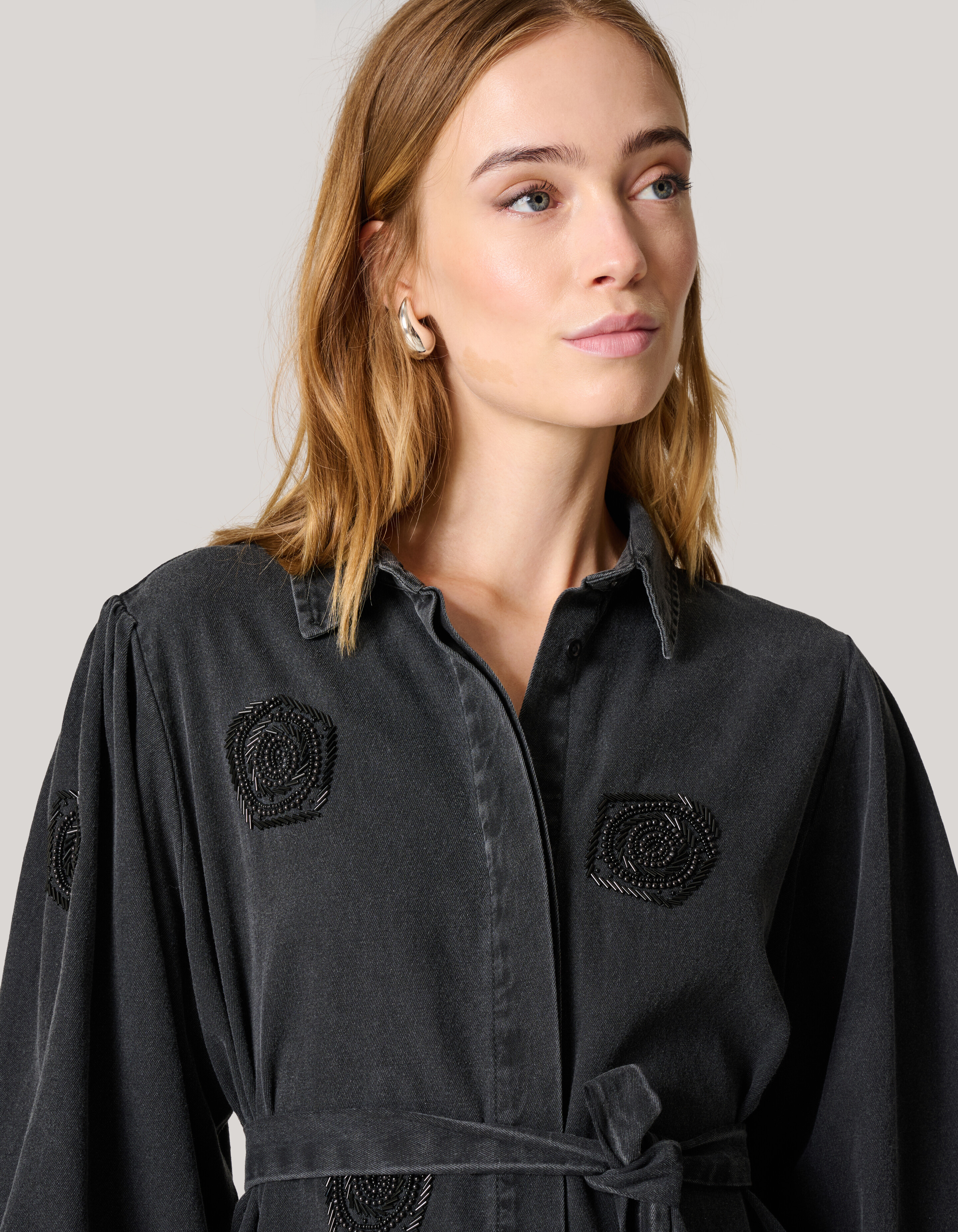 Beaded Flower Blouse Donkergrijs SHOEBY WOMEN